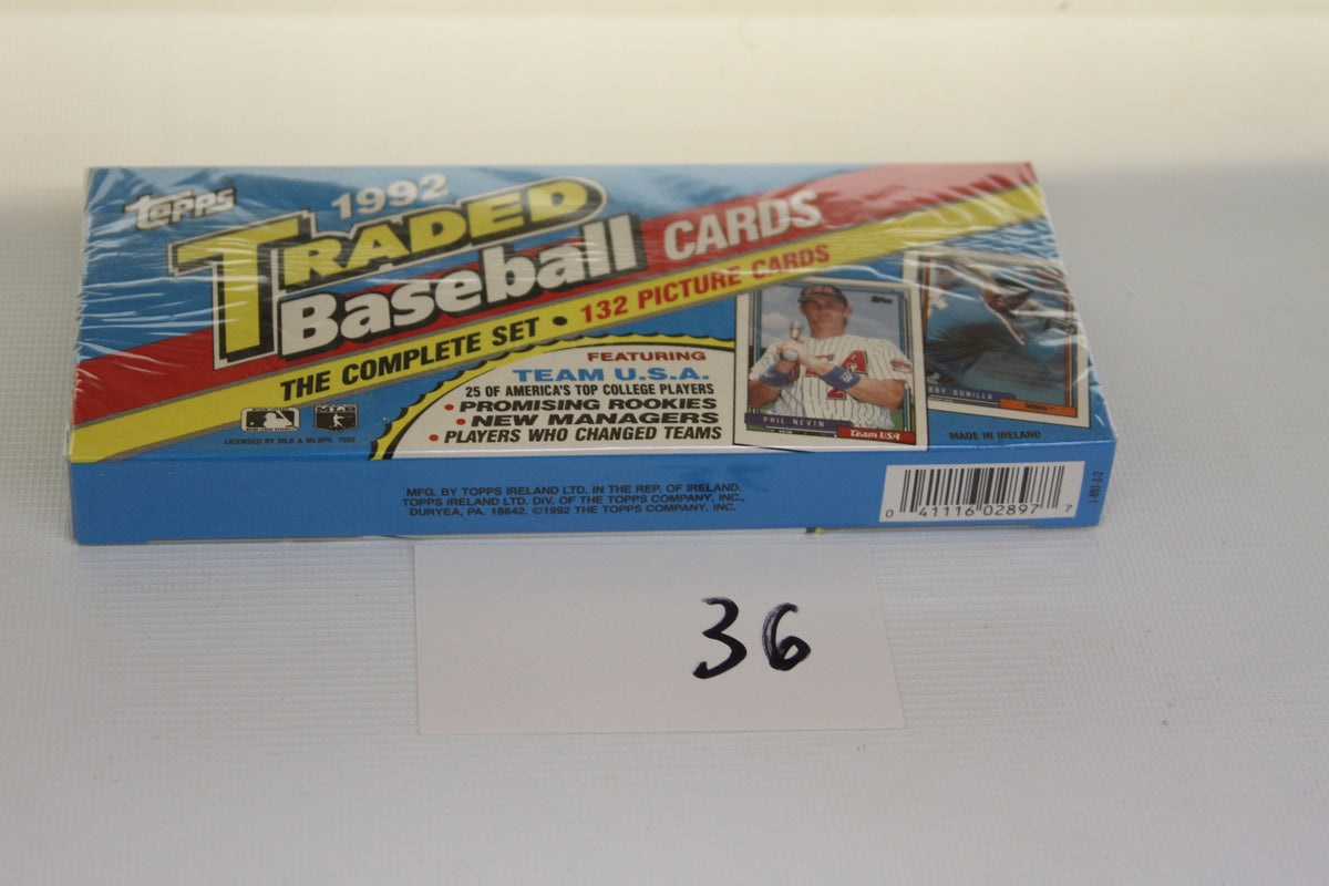 Front of 1992 Topps Traded Baseball Cards factory sealed box