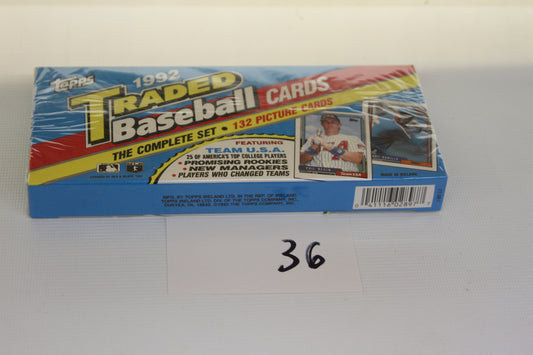 Front of 1992 Topps Traded Baseball Cards factory sealed box