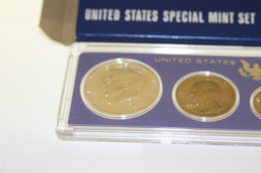 Close-up of Kennedy half dollar and Washington quarter from 1967 Special Mint Set
