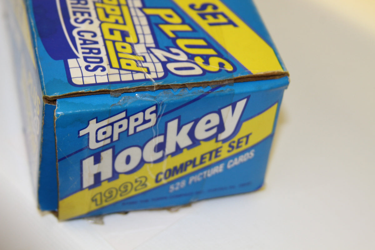 Side close-up of 1992 Topps Hockey Cards Complete Set box highlighting set details