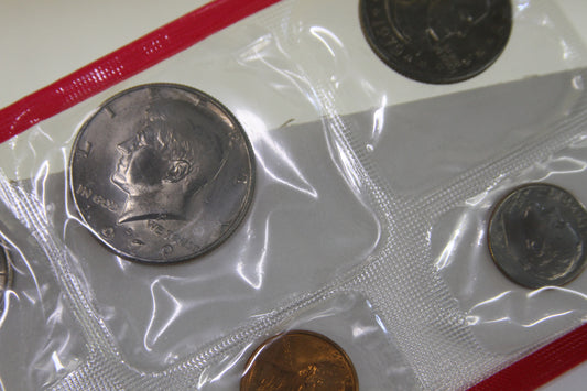Close-up of Kennedy half dollar in 1979 uncirculated coin set