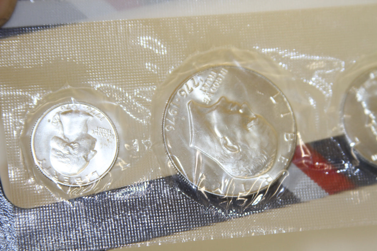 1976 US Bicentennial Silver Uncirculated Coin Set with certificate and packaging