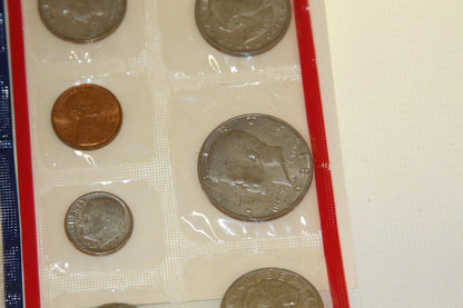 Detailed image of 1981 U.S. Mint coins with red and blue packaging edges