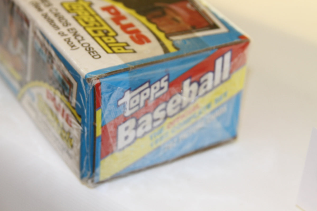 Topps 1992 Baseball Cards box edge with Topps Gold label detail