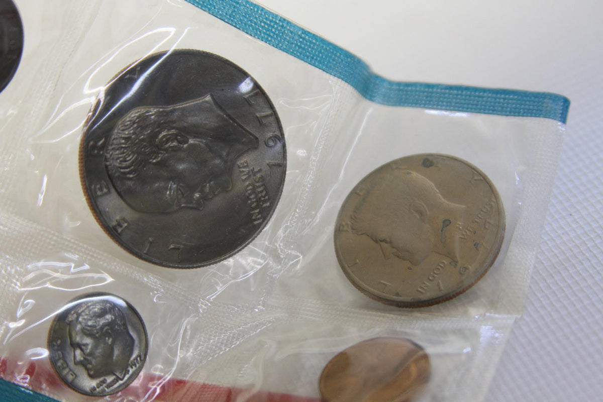 1977 Eisenhower dollar, Kennedy half dollar, and Roosevelt dime in blue packaging
