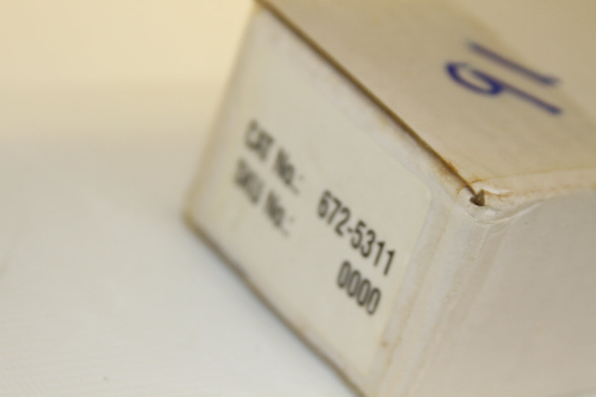 End view with catalog number label on Topps Micro box