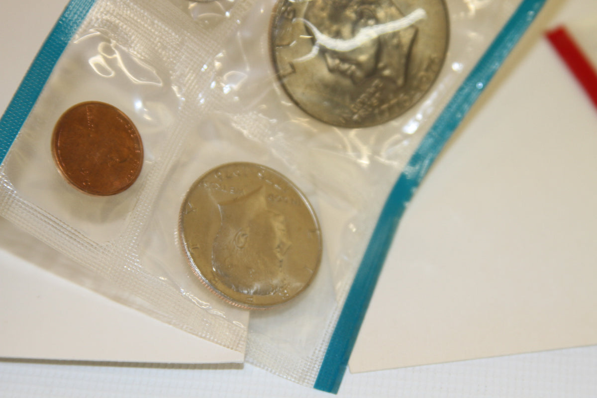 Corner view of 1976 uncirculated penny and half dollar in blue sleeve