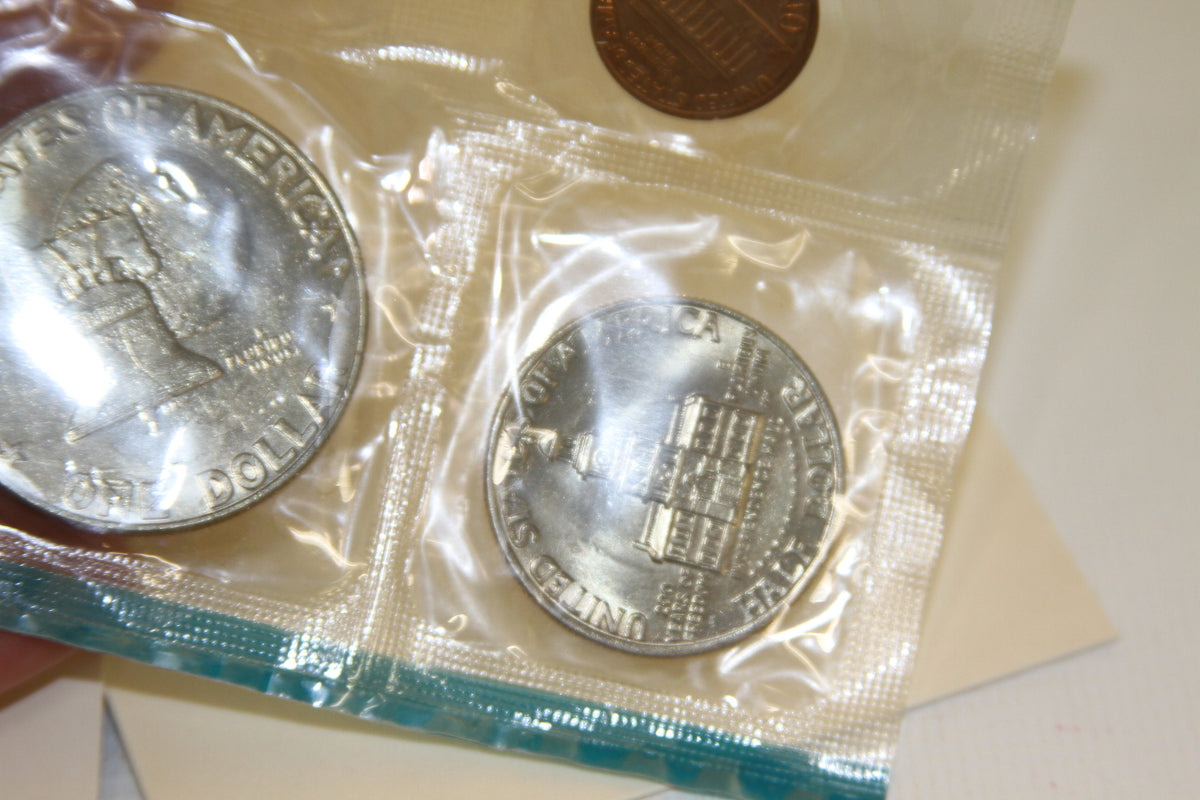 Reverse detailing of one dollar coins in 1975 U.S. Mint set blue-bordered package
